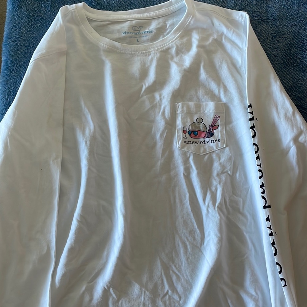 Brand new- vineyard vines long sleeved- no tag- never used (warning- wrinkle)